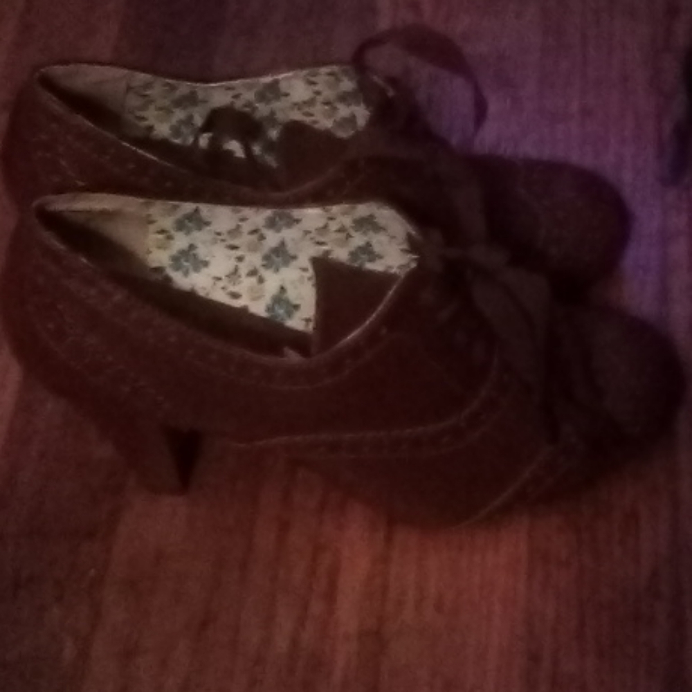 Brand new Oxfords with heel
